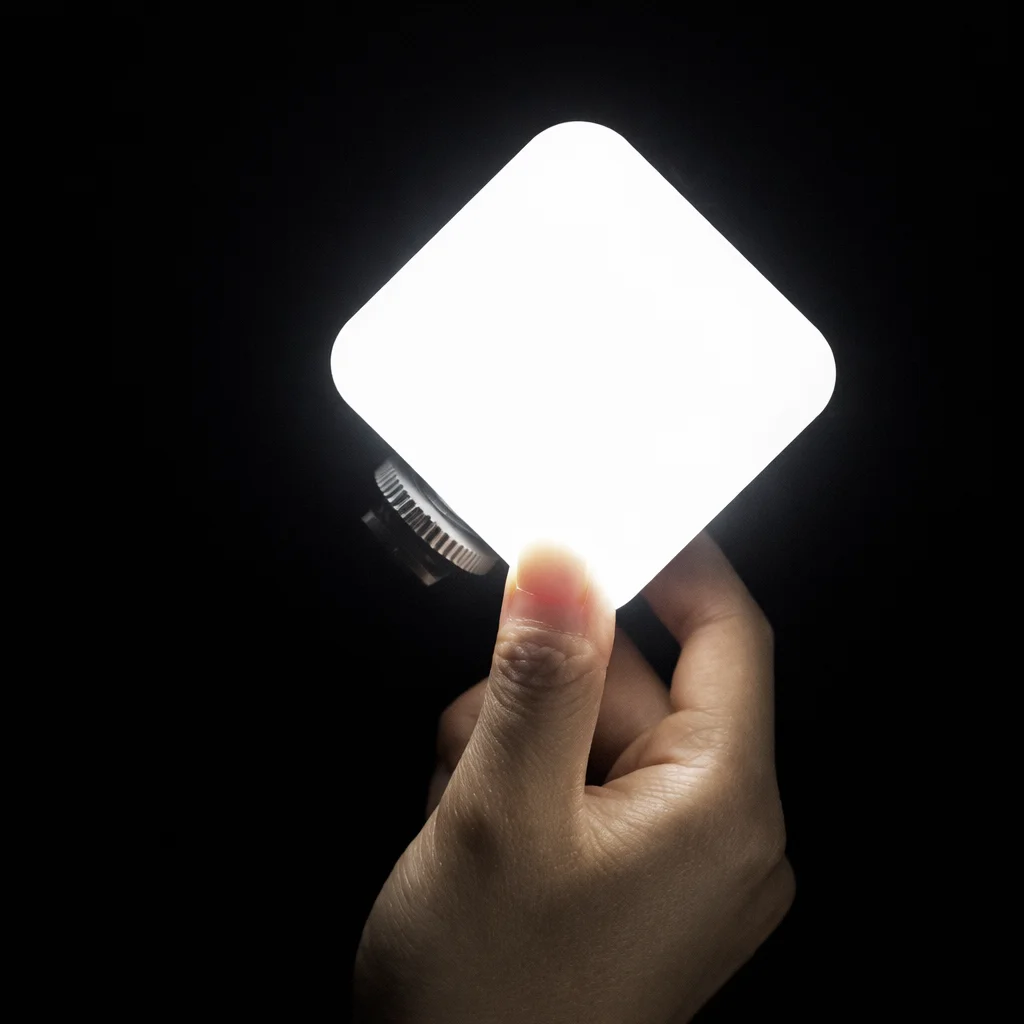 Spot LED trépied MYC allumé